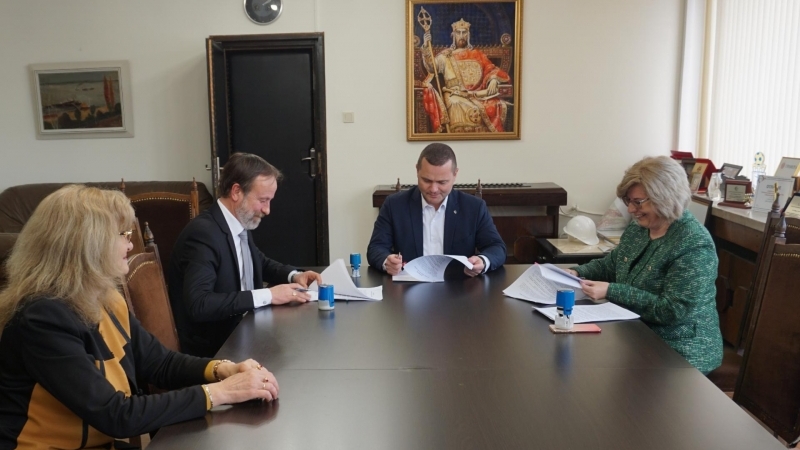 Община Русе и двата синдиката в системата на здравеопазването и социалните дейности подписаха нов колективен трудов договор